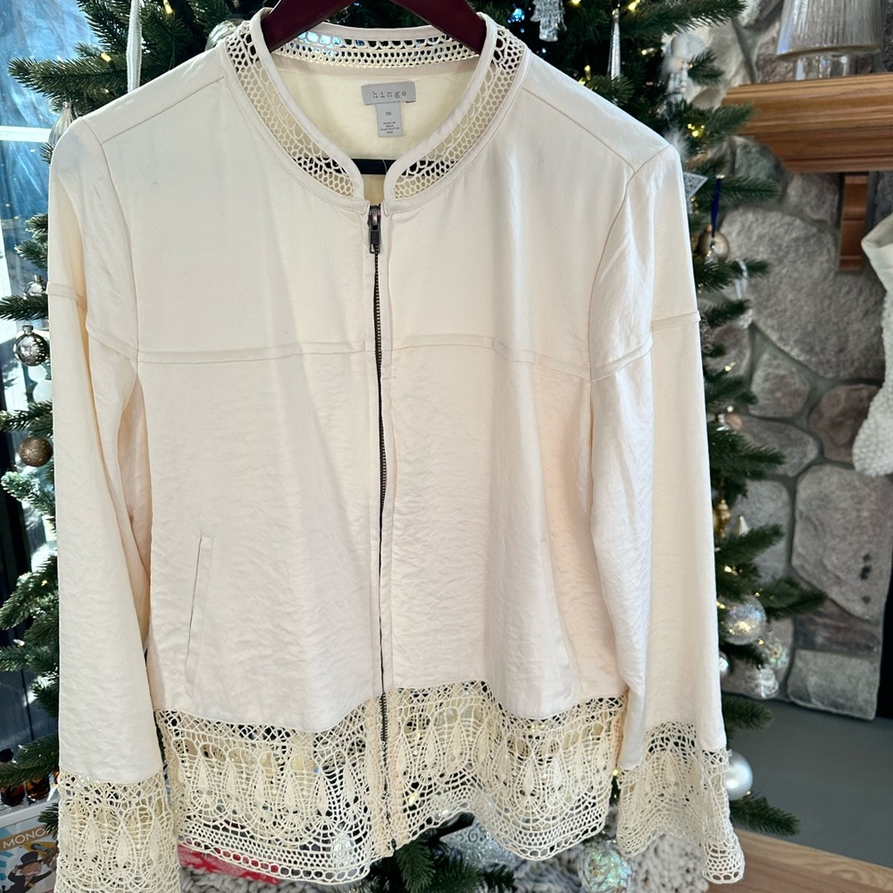 Hinge jacket